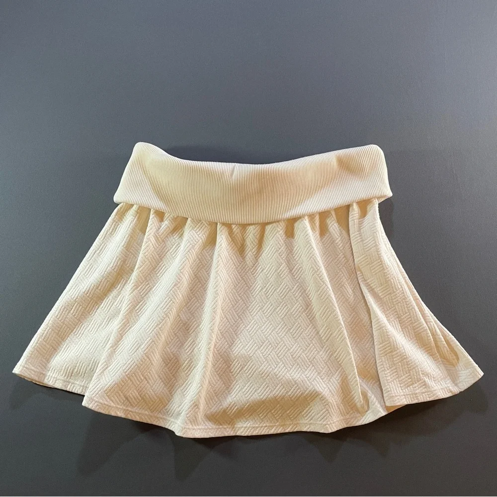 ALO Yoga Cream Skirt - Picture 8 of 12
